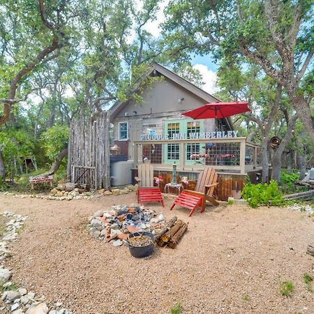 Snuggle Inn Wimberley Cabin With Fire Pit And Deck Bagian luar foto
