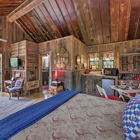 Snuggle Inn Wimberley Cabin With Fire Pit And Deck Bagian luar foto
