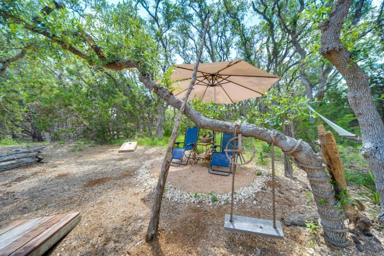Snuggle Inn Wimberley Cabin With Fire Pit And Deck Bagian luar foto