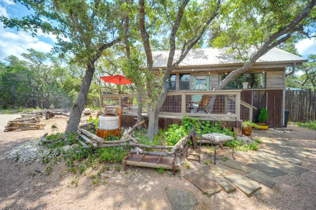 Snuggle Inn Wimberley Cabin With Fire Pit And Deck Bagian luar foto