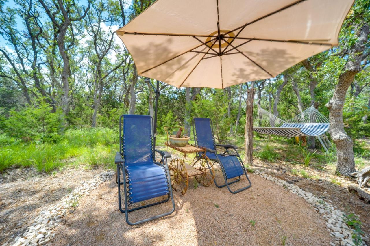 Snuggle Inn Wimberley Cabin With Fire Pit And Deck Bagian luar foto