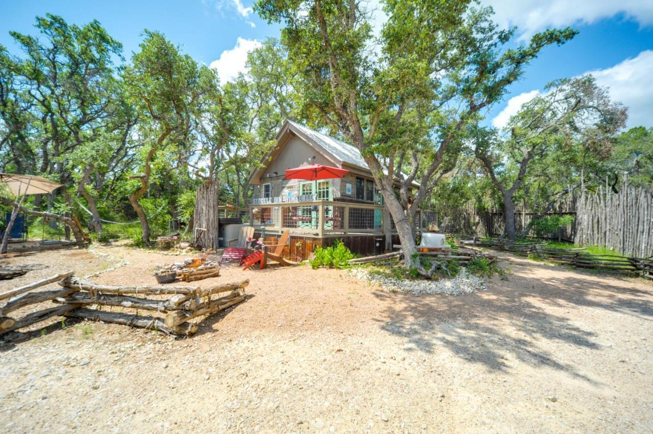 Snuggle Inn Wimberley Cabin With Fire Pit And Deck Bagian luar foto