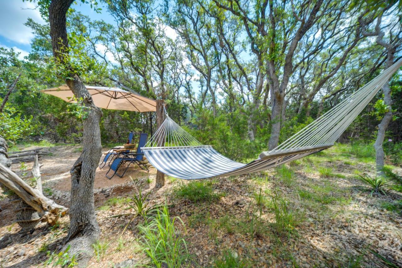 Snuggle Inn Wimberley Cabin With Fire Pit And Deck Bagian luar foto
