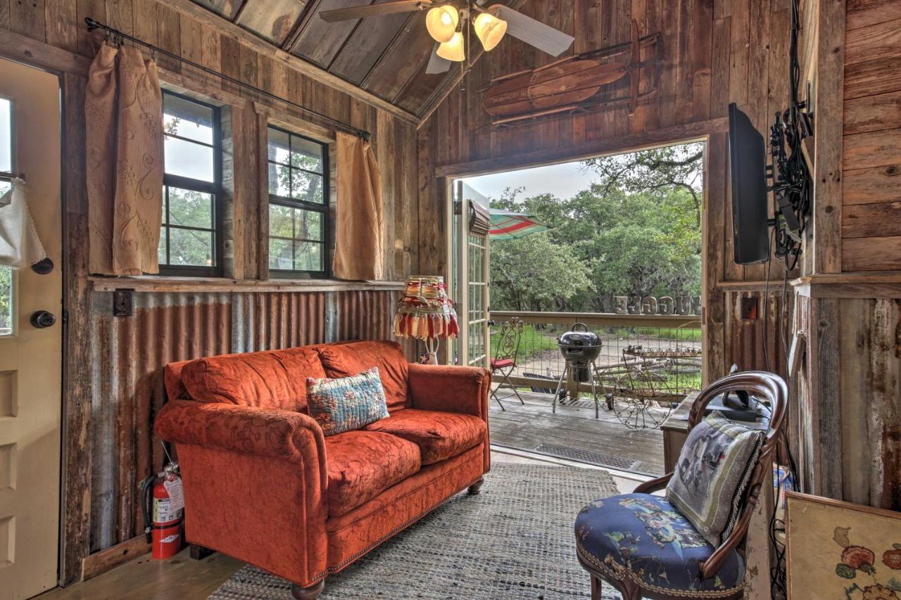 Snuggle Inn Wimberley Cabin With Fire Pit And Deck Bagian luar foto