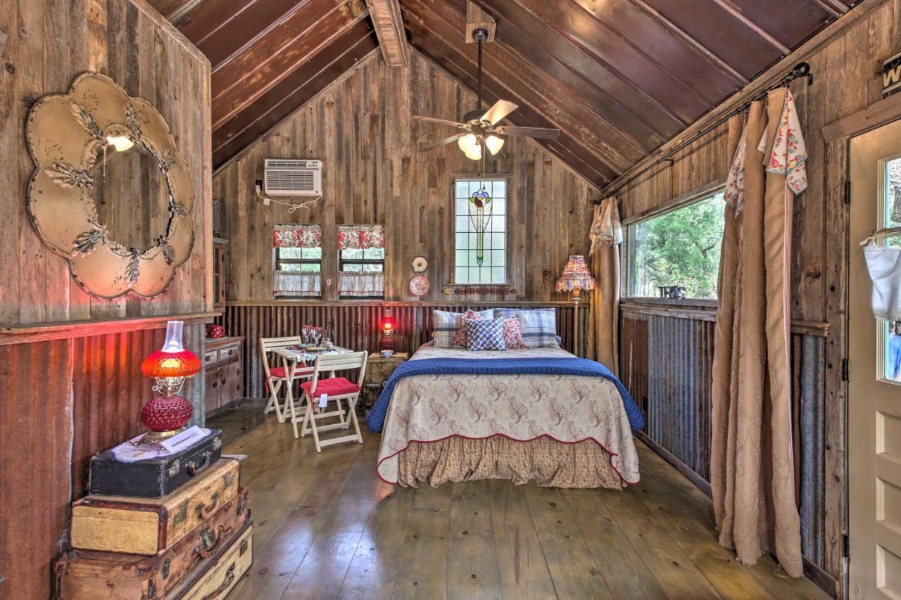 Snuggle Inn Wimberley Cabin With Fire Pit And Deck Bagian luar foto