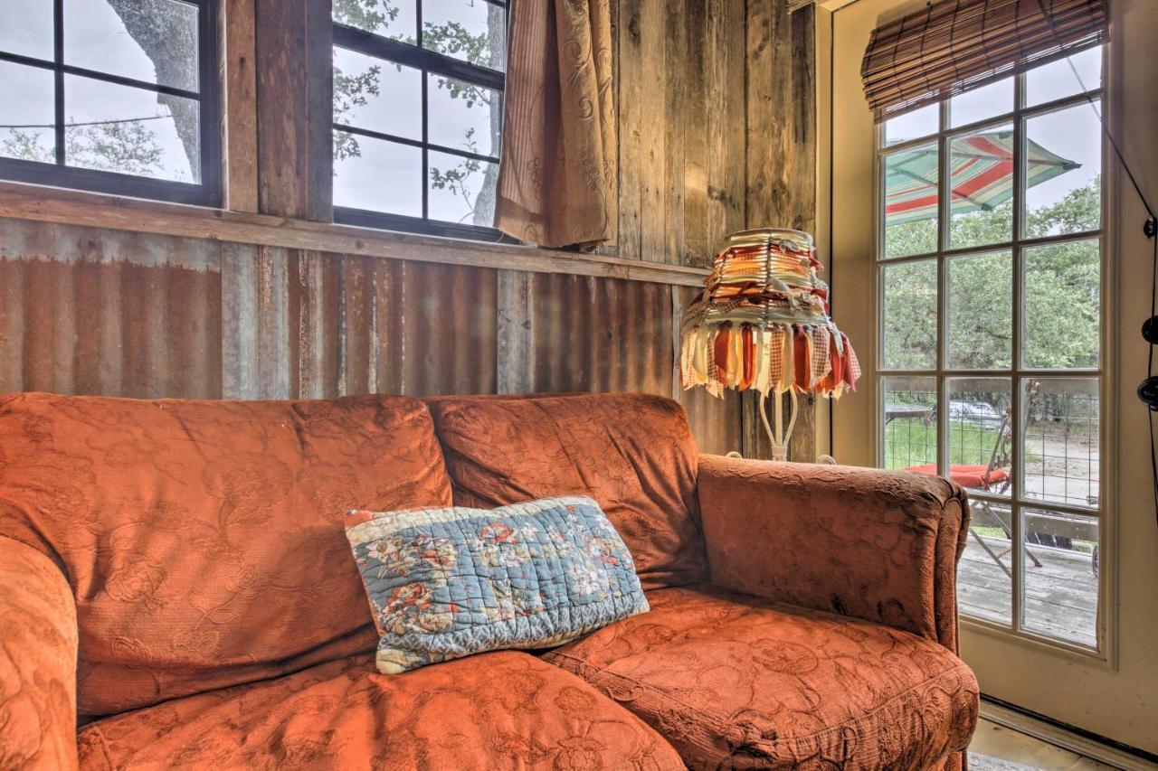 Snuggle Inn Wimberley Cabin With Fire Pit And Deck Bagian luar foto