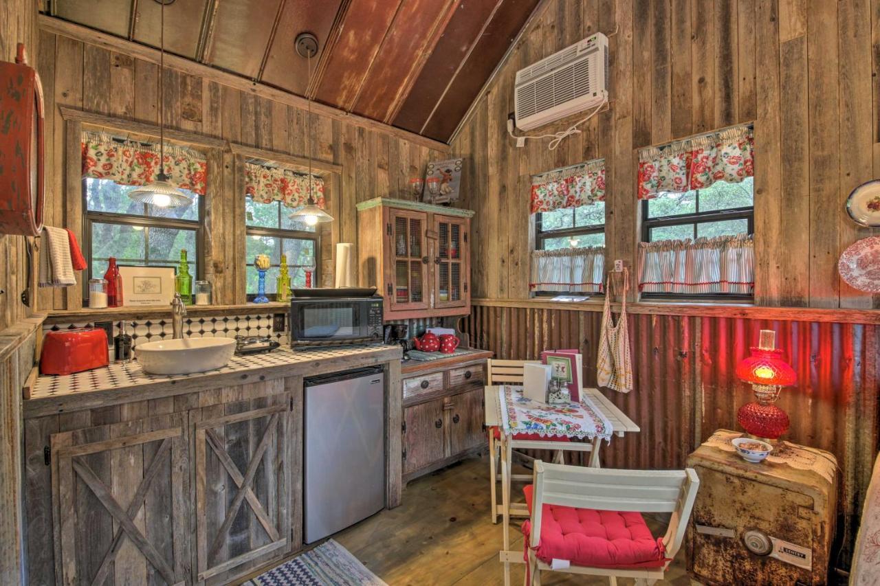 Snuggle Inn Wimberley Cabin With Fire Pit And Deck Bagian luar foto