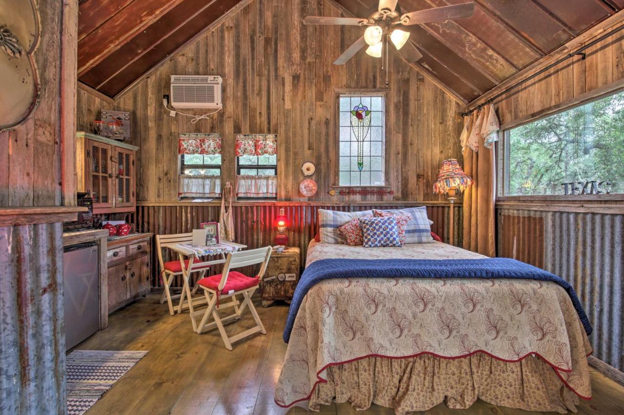 Snuggle Inn Wimberley Cabin With Fire Pit And Deck Bagian luar foto