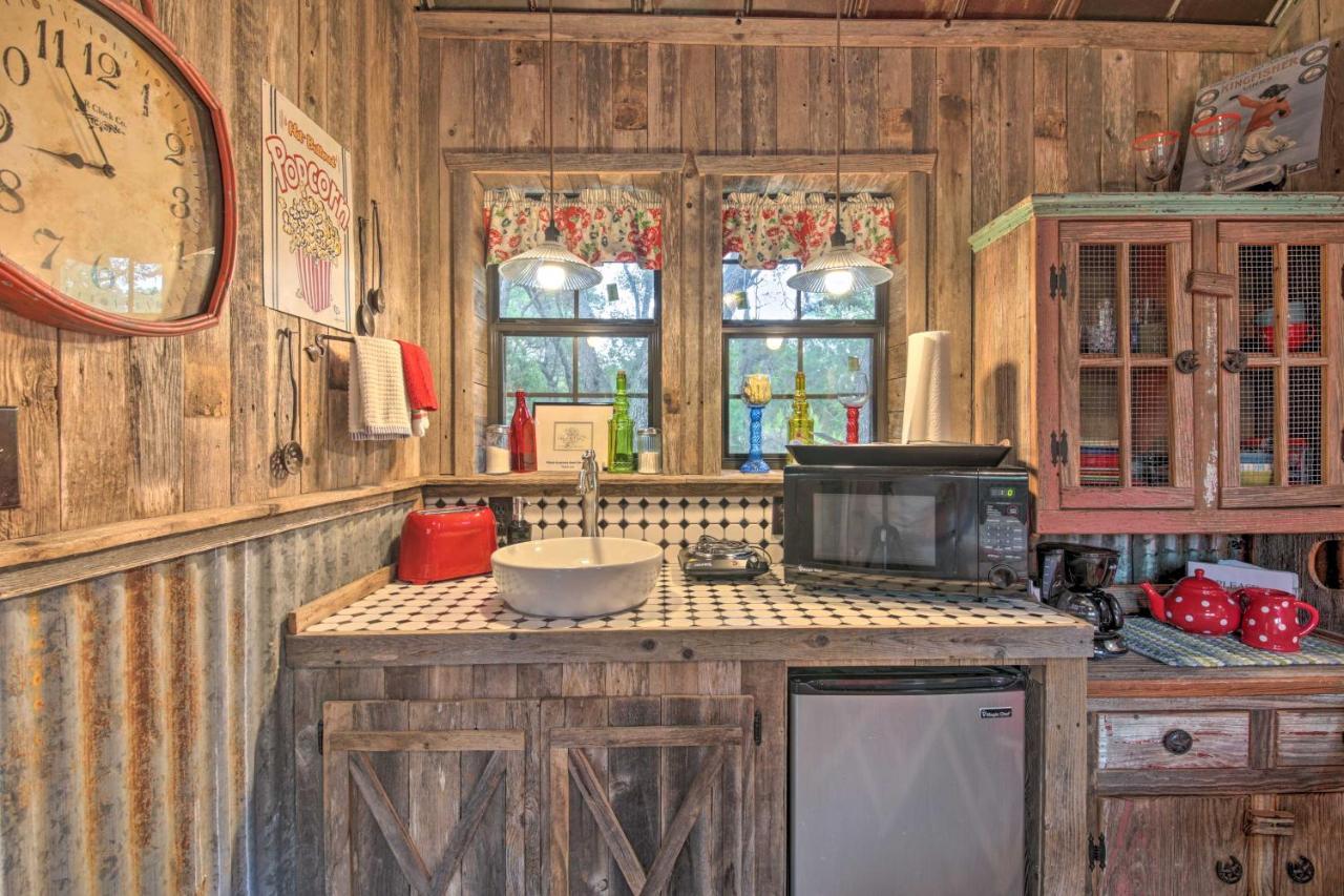 Snuggle Inn Wimberley Cabin With Fire Pit And Deck Bagian luar foto