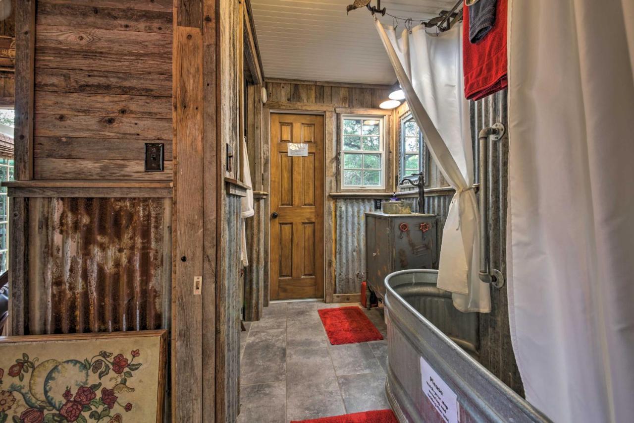 Snuggle Inn Wimberley Cabin With Fire Pit And Deck Bagian luar foto