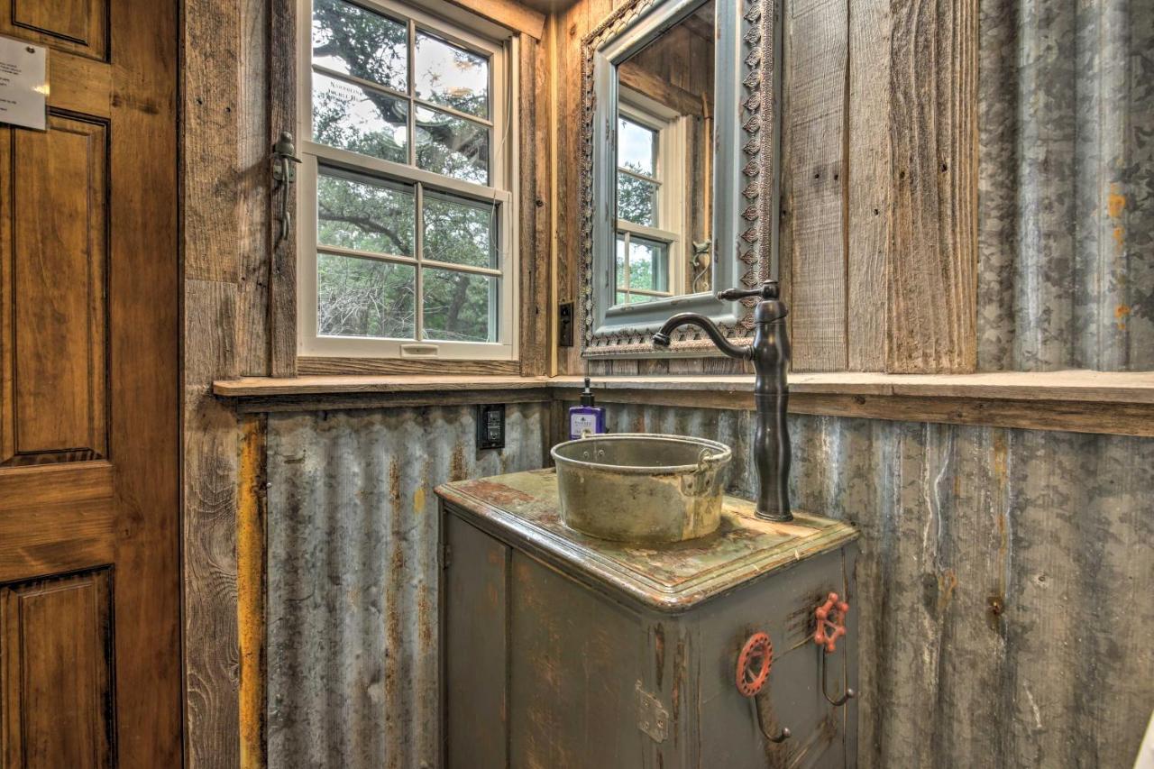 Snuggle Inn Wimberley Cabin With Fire Pit And Deck Bagian luar foto